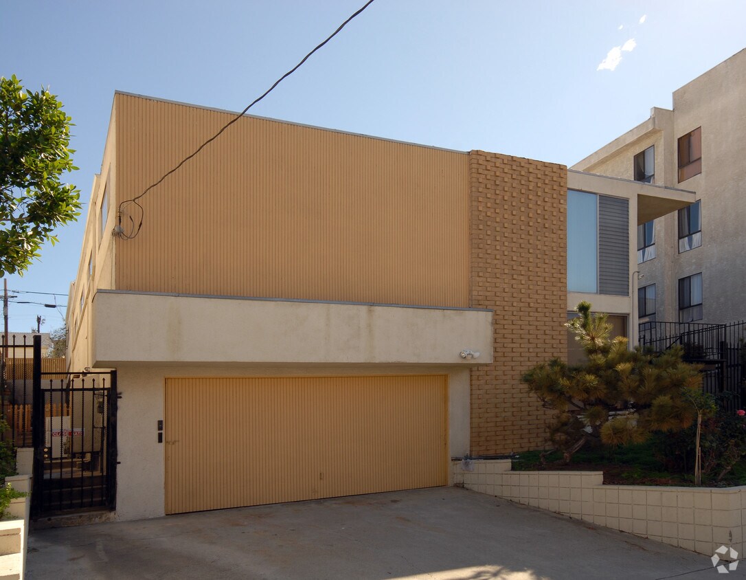 Building Photo - 642 N Grand Ave