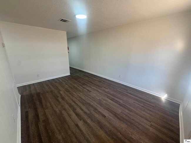 Building Photo - 207 Oaklawn Dr