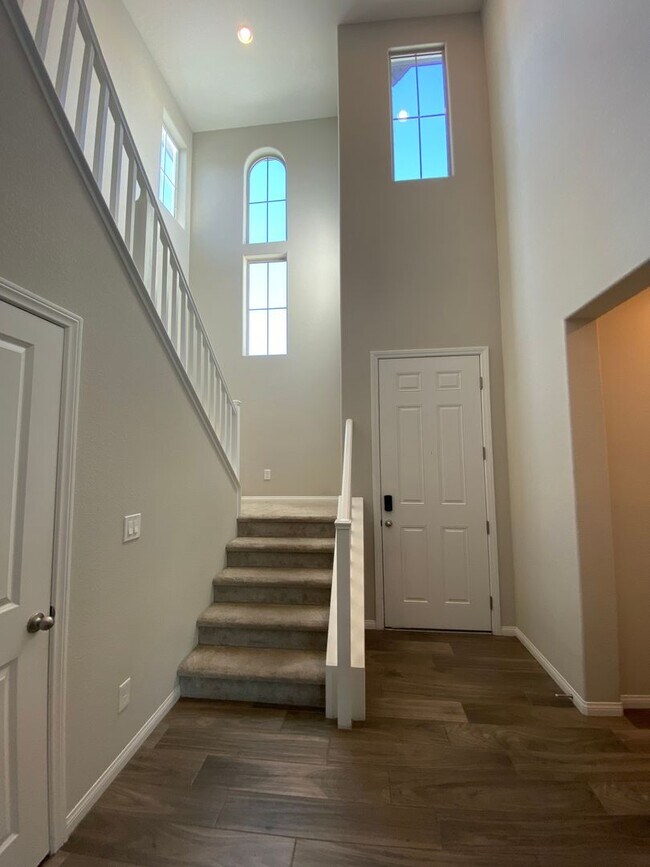 Building Photo - 4-bedroom, 4-bathroom home. One bedroom is...