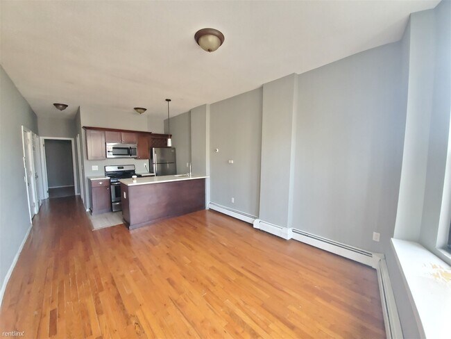 Foto del edificio - 2 br, 1 bath  - 4 Lyon St 2FL