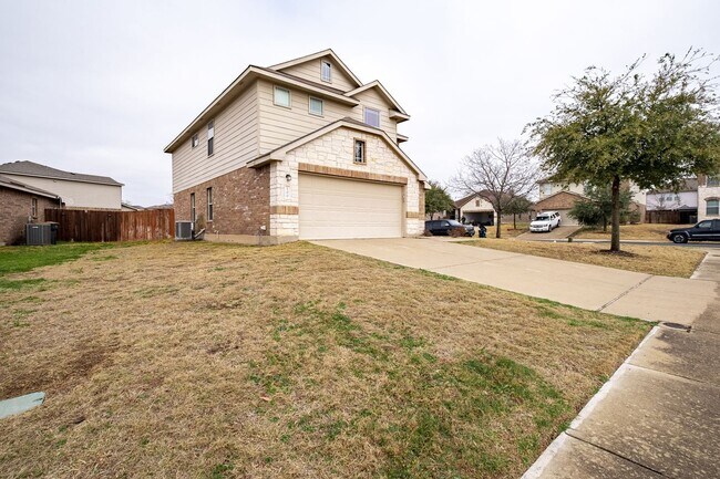 Building Photo - Spacious 4 Bedroom, 3 Bath, Corner Lot Hom...