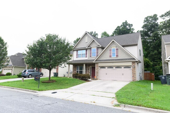 Building Photo - APPLICATIONS PENDING!  Well maintained 4 b...