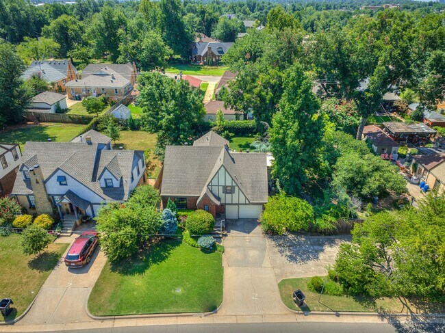 Building Photo - Beautiful 3bedroom/2 bathroom/1 Car Garage...