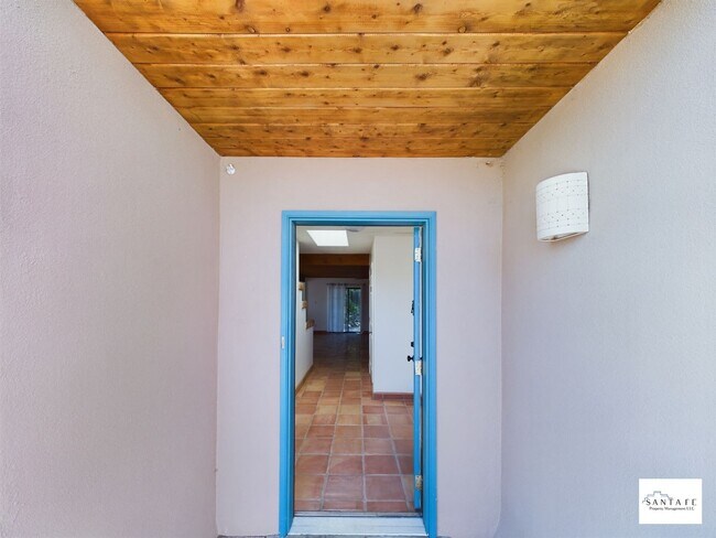 Building Photo - Single Level, single family home Available...