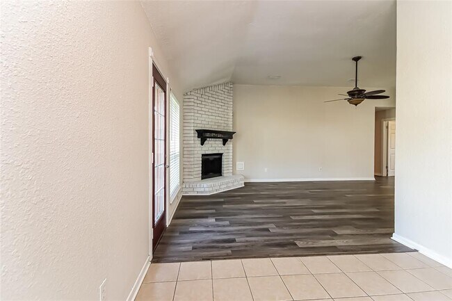 Foto del edificio - 8610 Greenleaf Lake Dr