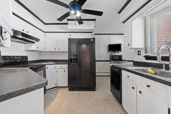 Foto del edificio - 3 Bed 1 Bath Home for Rent in Norfolk