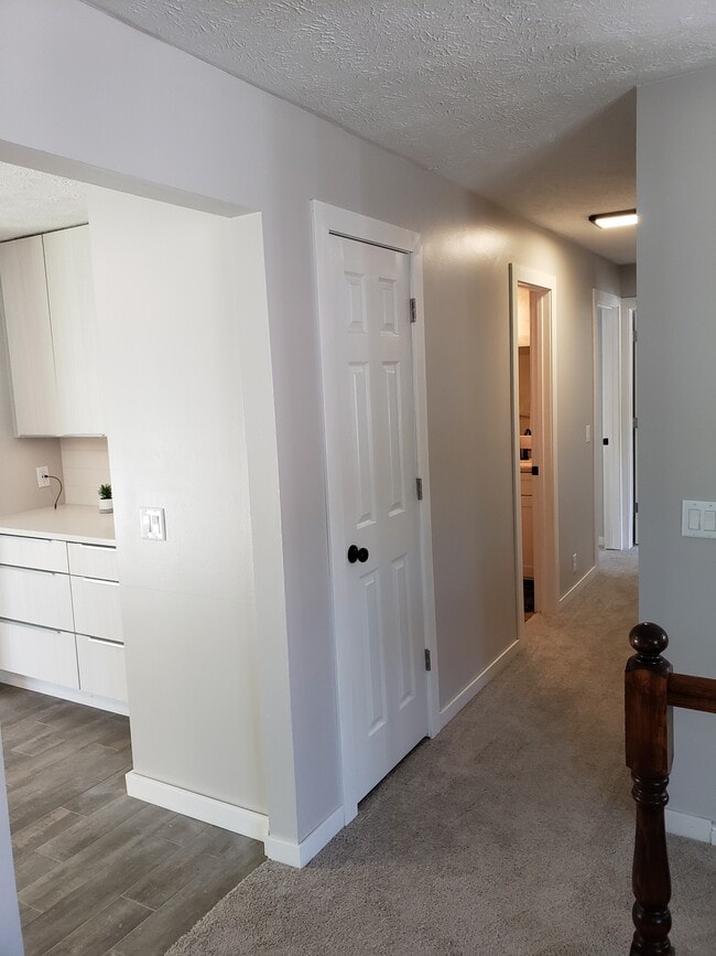 Building Photo - 4923 Robin Drive