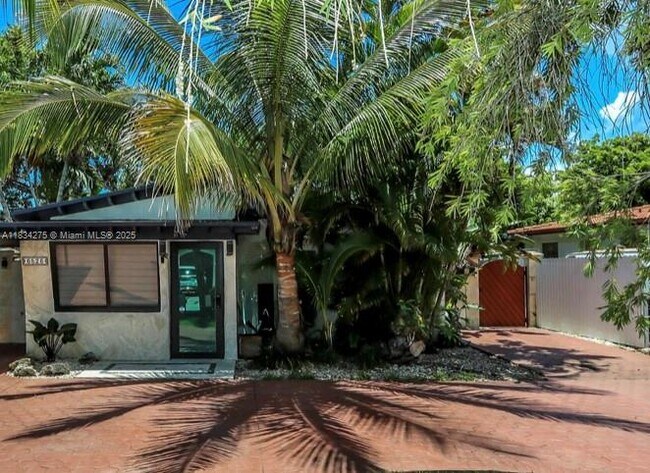 Foto del edificio - 6528 SW 30th St