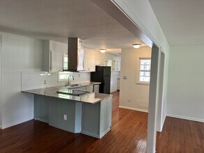 Building Photo - 1240 Longview Dr