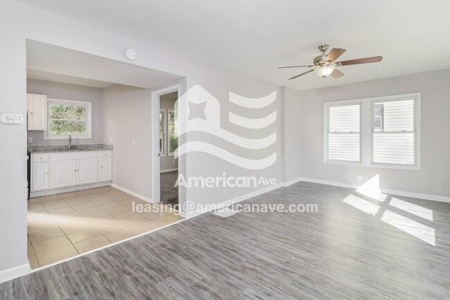 Foto del edificio - 104 Blackburn Ave