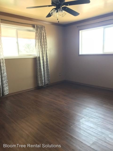 Building Photo - 3120 N Pine View Dr