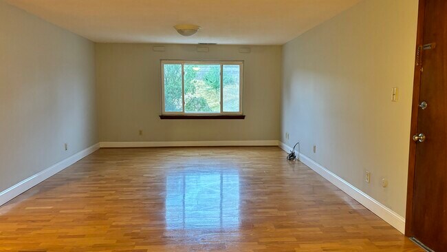 Foto del edificio - 586 Boston Post Rd E