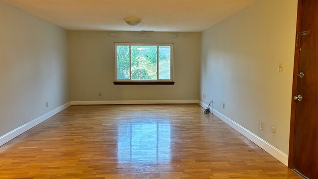 Building Photo - 586 Boston Post Rd E