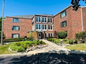 Building Photo - 520 Biesterfield Rd
