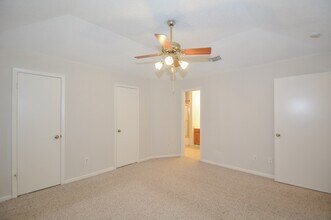 Building Photo - 3015 Sam Houston Dr