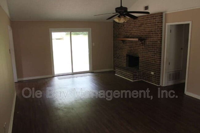 Building Photo - 2010 Sky Vista Dr W