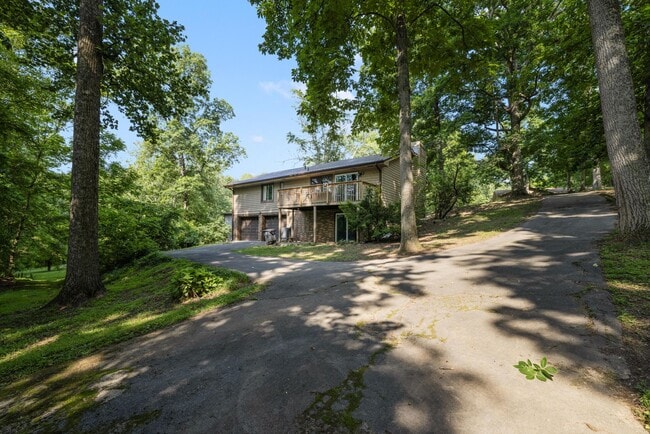 Building Photo - 517 Bramblewood Dr