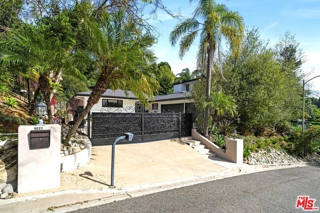 Foto del edificio - 9023 Alto Cedro Dr