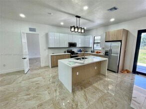 Building Photo - 435 N Quebrada St