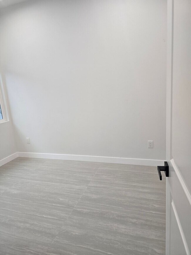 Foto del edificio - 12687 Aristocrat Ave