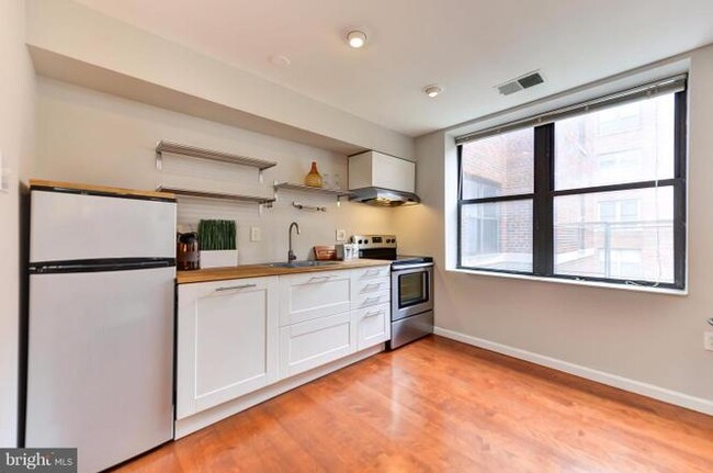 Kitchen - 66 New York Ave NW