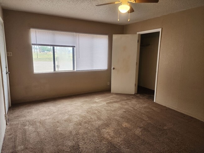 Building Photo - E 9th Duplex 1