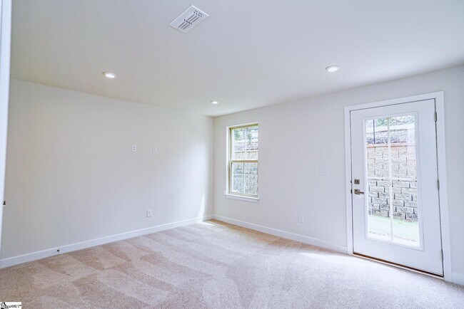 Building Photo - 11 Questover Dr