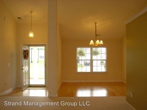 Building Photo - 818 Sultana Dr