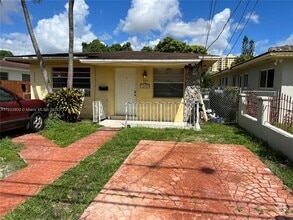 Building Photo - 3525 SW 24th St