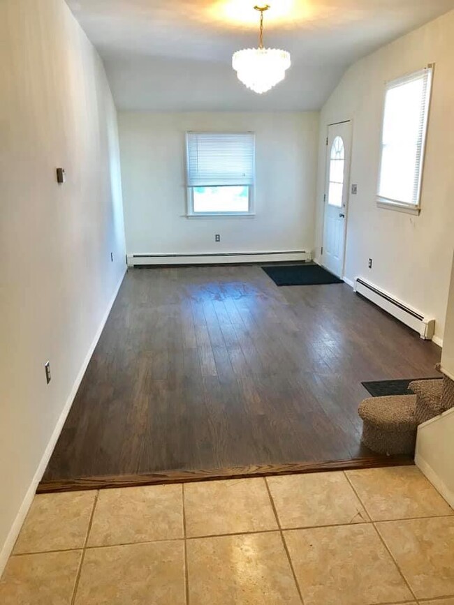 LR - 23 Bedford Ave