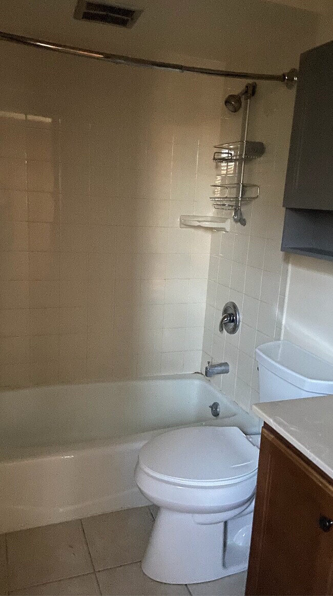 Foto del edificio - 1700 - 1702 N Farwell Ave