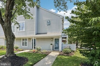 Building Photo - 2706 Wimbledon Way