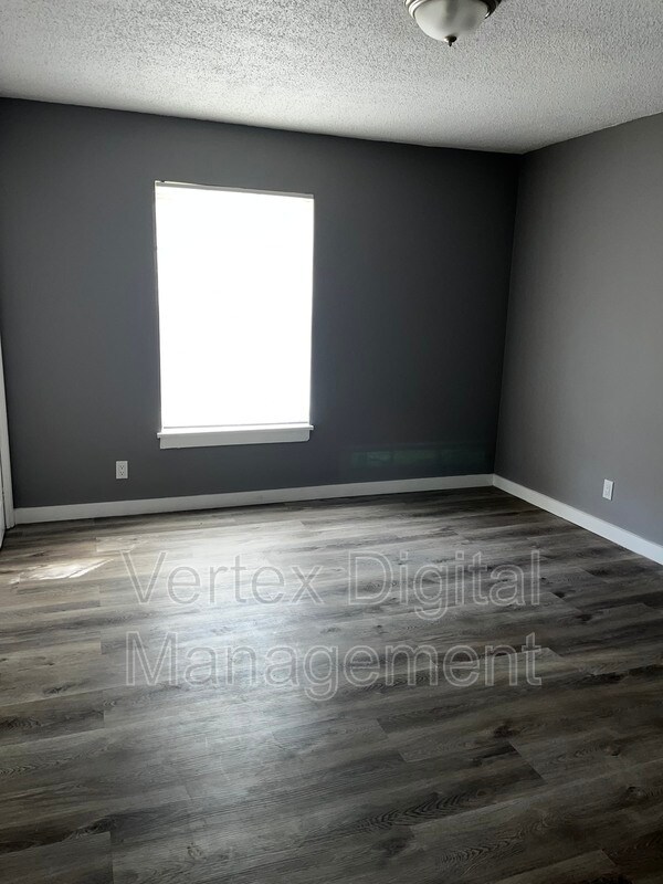 Building Photo - 4551 Narrow Lane Rd