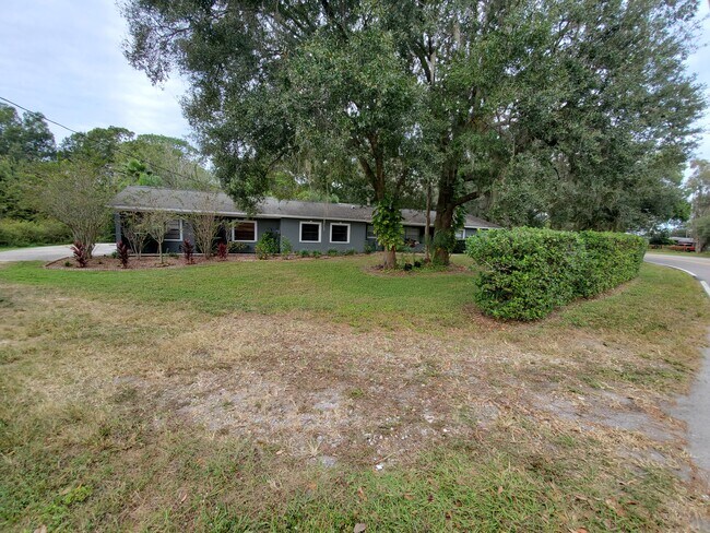 Foto del edificio - 820 Crenshaw Lake Rd