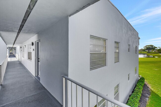 Foto del edificio - 956 Normandy Trail