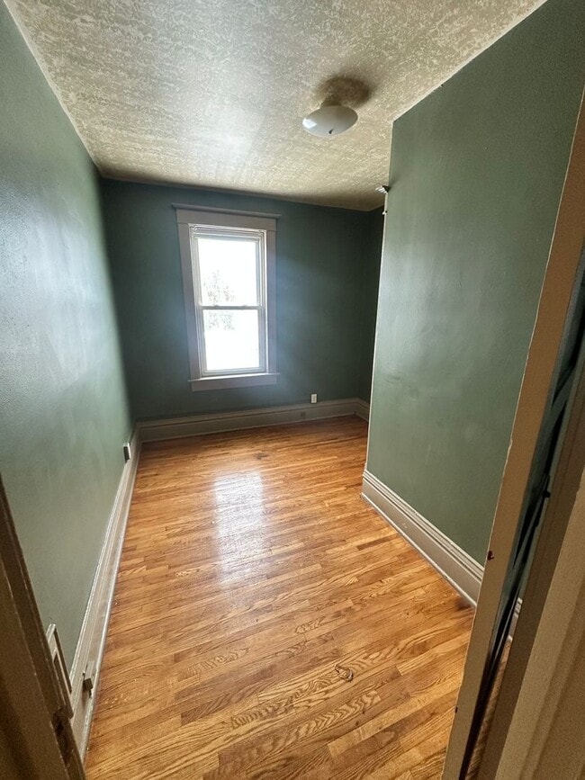 Foto del edificio - 1100 E Corrington Ave