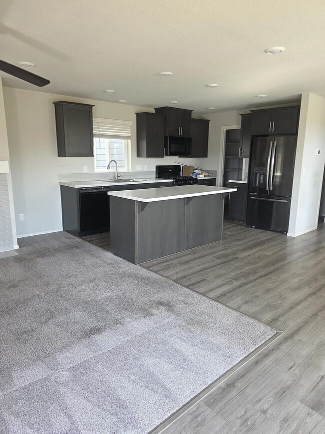 Foto del edificio - 902 McCallum Ln