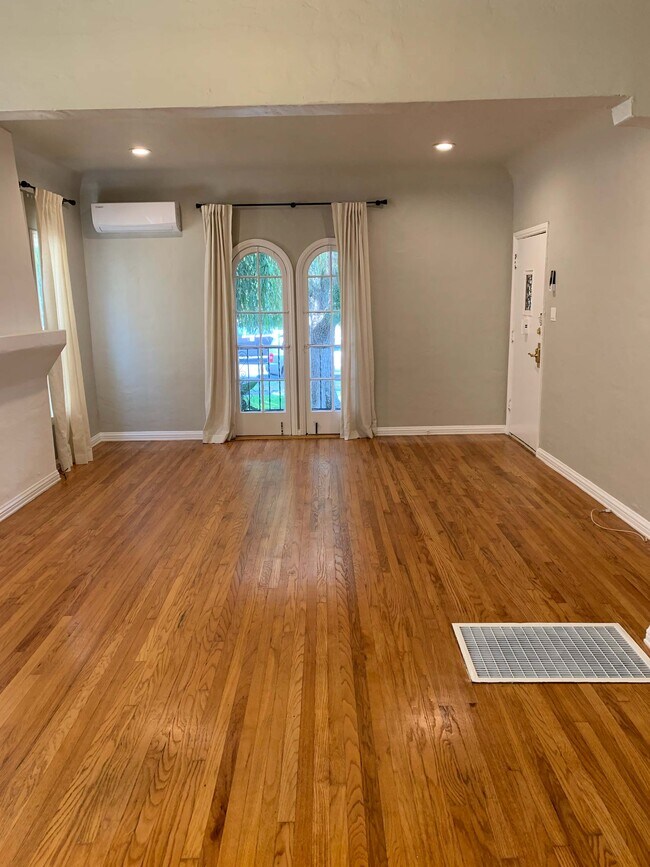 Living Room - 1467 S Sherbourne Dr