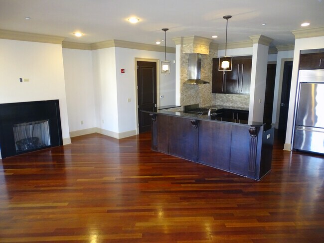 Building Photo - 605 Silverstone Rd