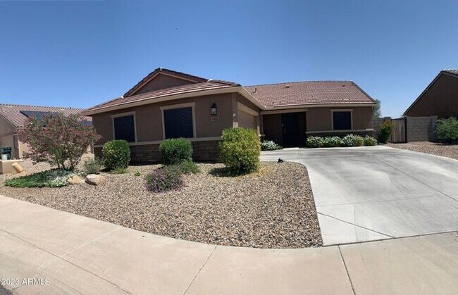 Building Photo - Nice 3 bedroom 2 bath with complete backyard!
