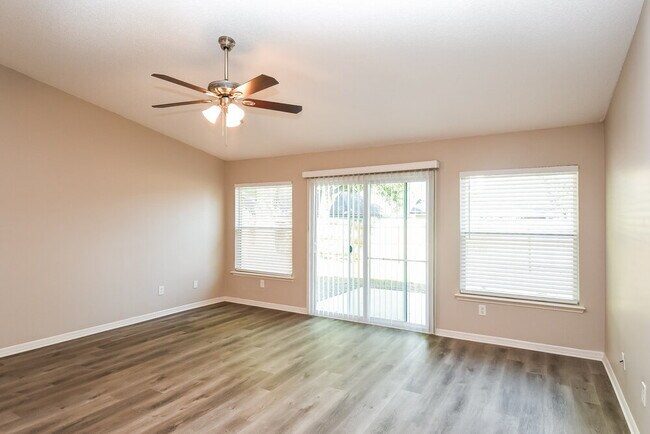 Foto del edificio - 1531 Eddings Grove Ln