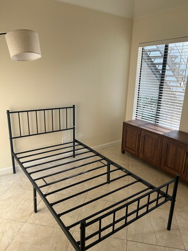 Foto principal - 22765 Lakeway Dr