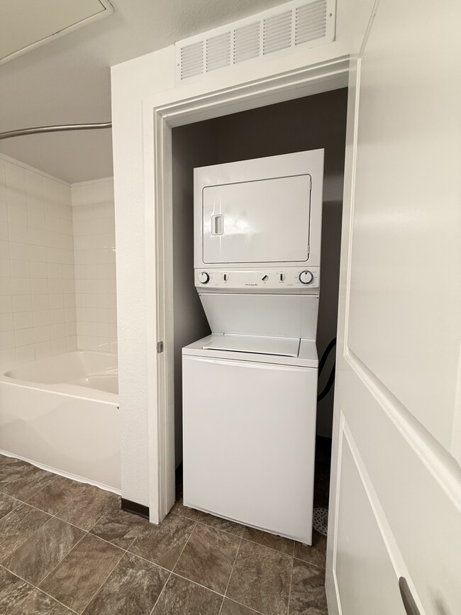 laundry-park-hill-4000-1x1-B104-Ash-A1-01-28-2026 - Park Hill 4000