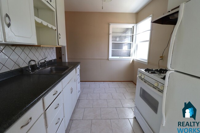 Building Photo - Cute 2 Bedroom 1 Bath House!