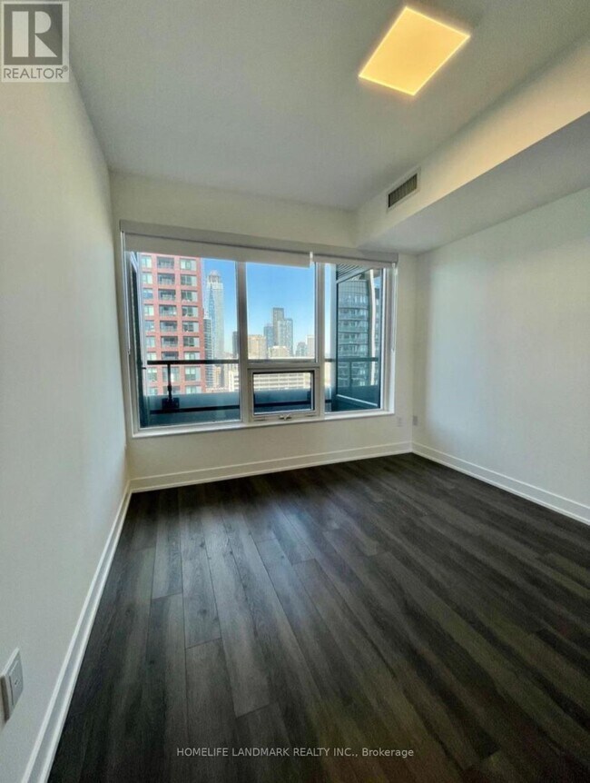 Building Photo - 609 Sherbourne St