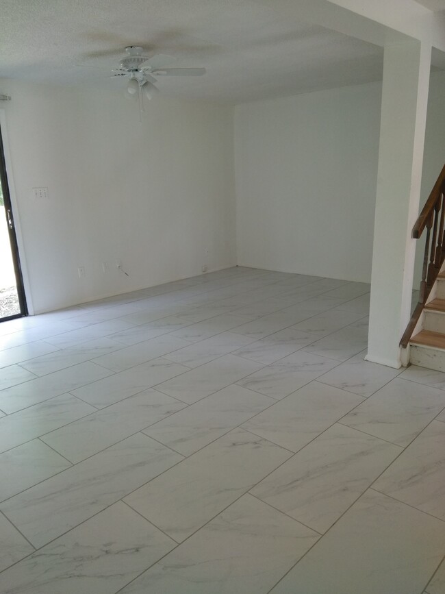 Living room - 4968 Sanoma Village