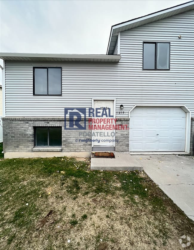 Building Photo - 1215 Cottage Ave