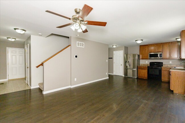 Building Photo - 561 Parkgate Dr