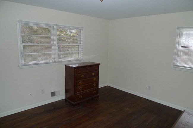 Building Photo - 5225 Crystal Ln