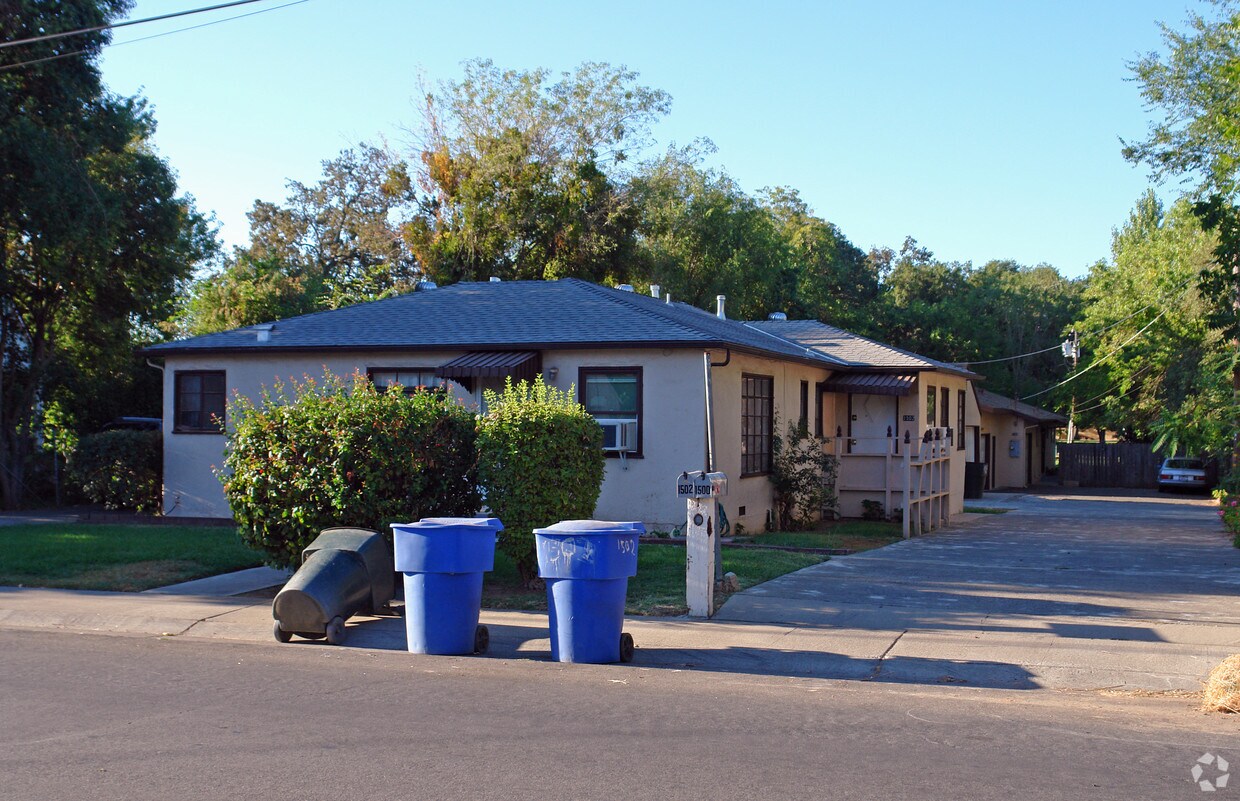 Primary Photo - 1500 1502, 1504 Los Robles Blvd